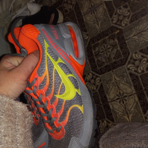 Size 8 women's Nikes rainbow fade design - Picture 4 of 4